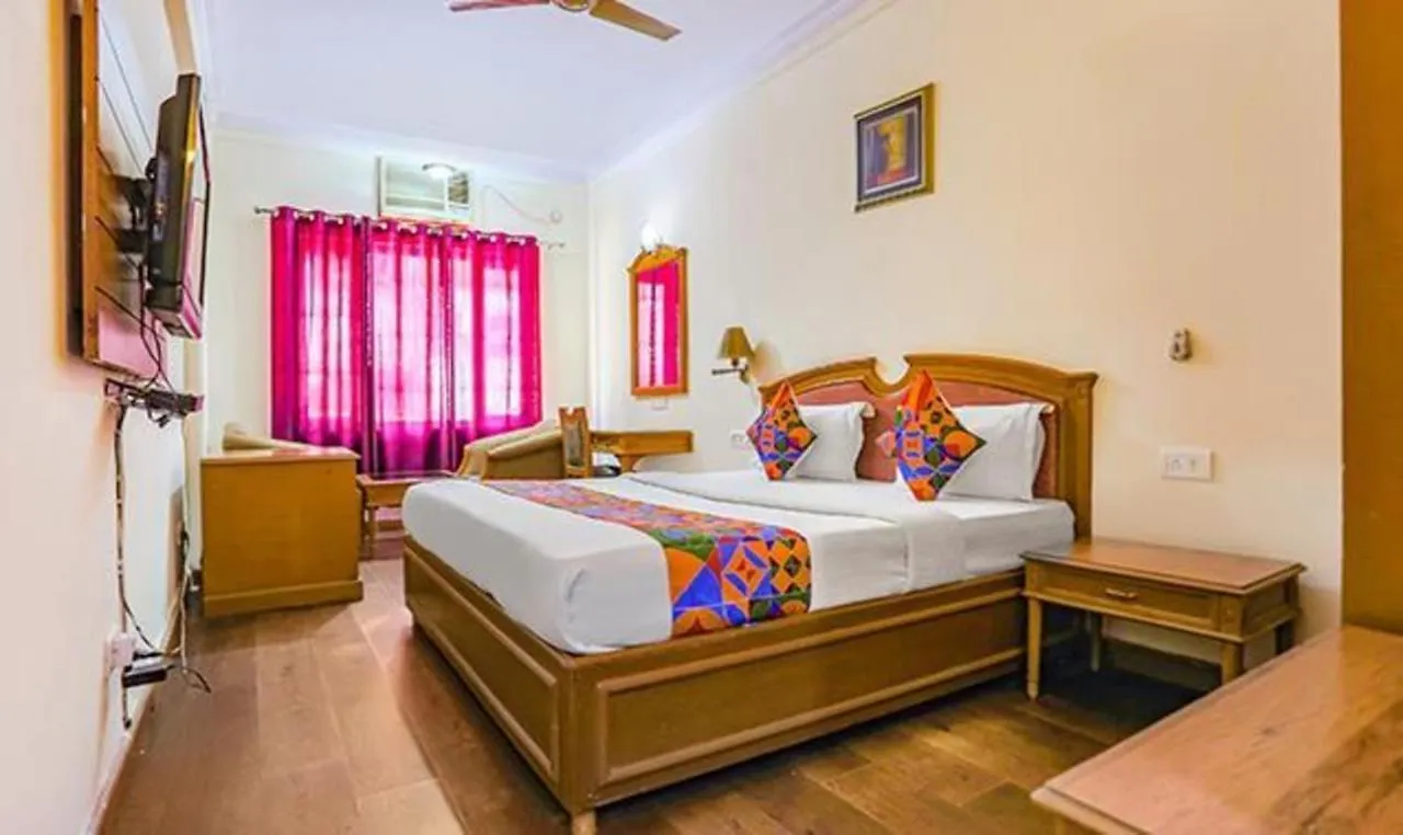 Hotel Fabhotel Altus Gurgaon